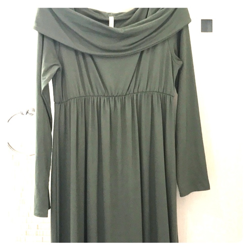 Pink Blush sage maternity dress. EEUC